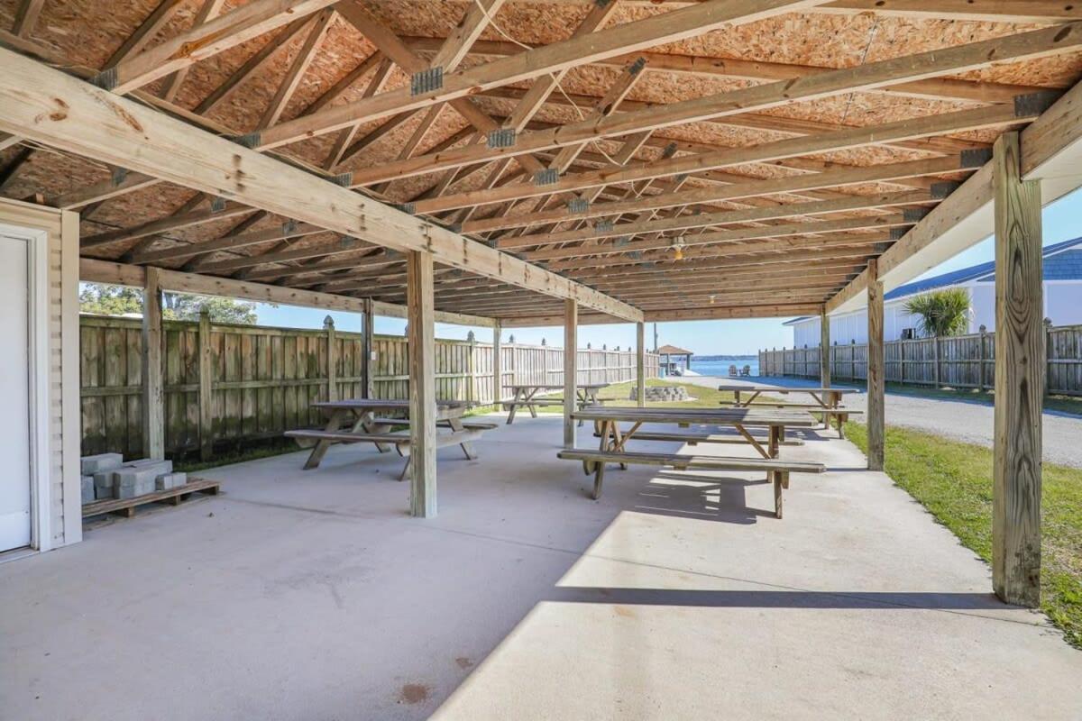 2Br Pet Friendly Home In Sneads Ferry With Parking Exterior foto
